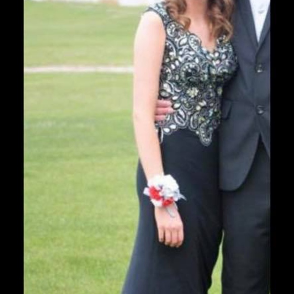 Formal Dress - Picture 3 of 4